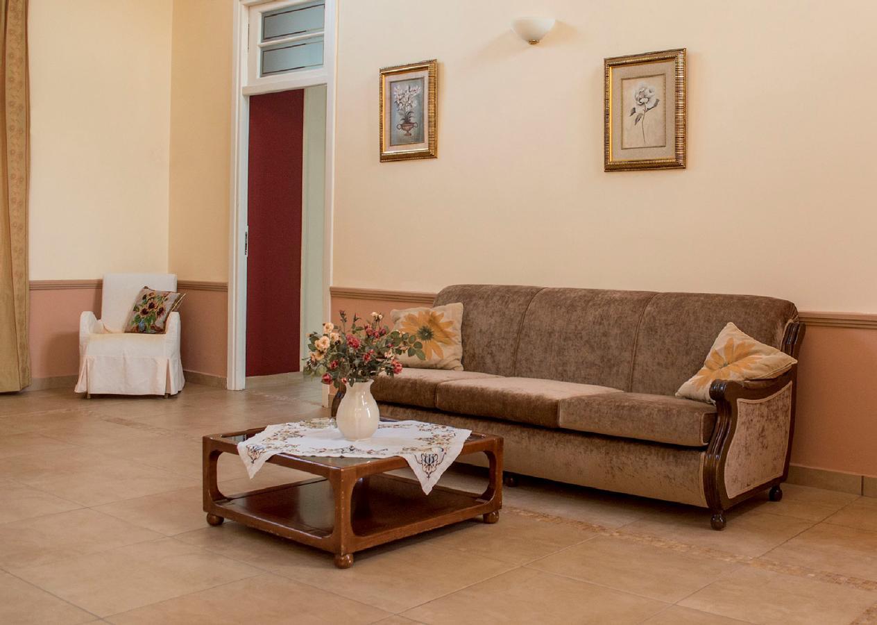 Hotel Oiti Loutra Ipatis Bagian luar foto